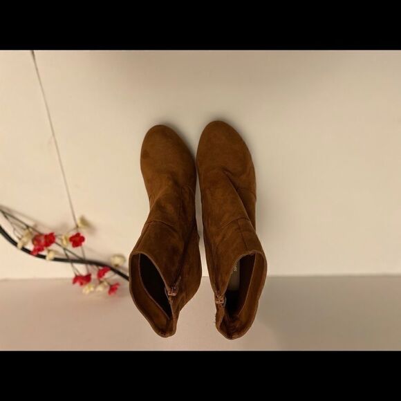 🛍Mossimo Supply co. Ankle  Suede Platform boots Size:9 - Picture 2 of 6